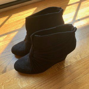 SUEDE BLACK BOOTIES SIZE 6.5